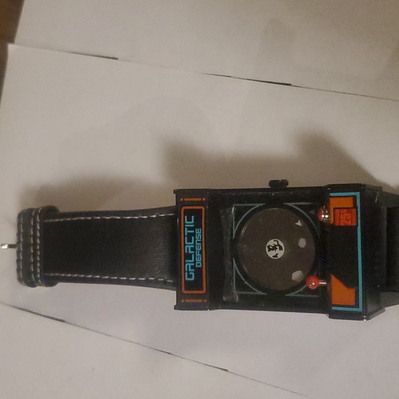 Retro Watch - Picture 1 of 1